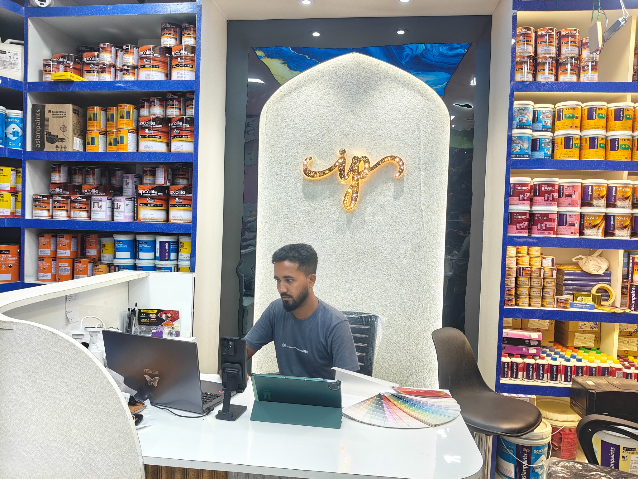 Islamia Paints & Decor showroom or business photo
